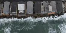 California, le spiagge si stanno restringendo: le foto