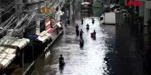 Thailandia, a Bangkok strade ancora allagate dopo le forti piogge