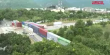 Pakistan, a Islamabad container in strada contro la marcia dei sostenitori di Imran Khan