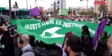 Cile, centinaia in piazza per difendere il diritto all&rsquo;aborto