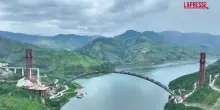Cina, completato l&rsquo;arco del ponte ferroviario sul fiume Hongshui: sar&agrave; il pi&ugrave; grande al mondo