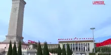 Cina, Xi Jinping in Piazza Tiananmen per la Giornata della Memoria dei Martiri