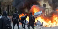 Francia, studenti ancora in protesta: a Lille barricate e bidoni dati alle fiamme &ndash; Le foto