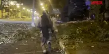 Ucraina, attacco russo su Odessa: vigili del fuoco impegnati a spegnere gli incendi