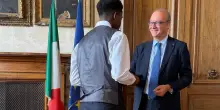 Prof accoltellata a Roma, Valditara premia lo studente congolese che ha fermato l&rsquo;aggressore