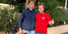 Jannik Sinner ce l&rsquo;ha fatta: al quinto tentativo prende la patente della moto