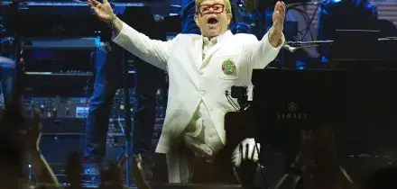 A 79 anni Elton John non si ferma: in concerto a Citt&agrave; del Messico