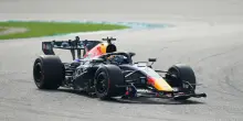F1, Gp Bahrain 2026: Verstappen in pole position davanti a Hamilton