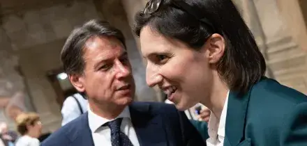 Centrosinistra, Schlein a Conte: &ldquo;Uno non vale uno, il Pd guida la coalizione&rdquo;. Il leader del M5S: &ldquo;Non c&rsquo;&egrave; alternativa alle primarie&rdquo;