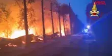 Verona, incendio in un campeggio a Peschiera del Garda:  vigili del fuoco al lavoro