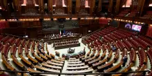 Legge elettorale, il governo pone la fiducia alla Camera su tre articoli. Flash mob di +Europa