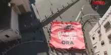 Giornata mondiale degli animali 2026, a Roma protesta contro le gabbie negli allevamenti