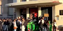 Francia, la protesta degli studenti: cassonetti in fiamme e scontri con la polizia