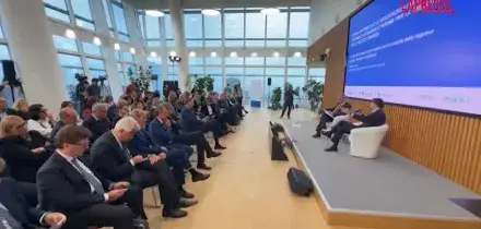 Intesa Sanpaolo, patto con Confartigianato, Confcommercio e Federalberghi: piano da 20 miliardi di euro