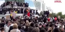 Francia, la protesta degli studenti alla Bastiglia: scontri con la polizia