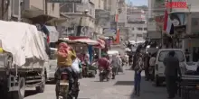 Yemen, Taiz assediata: abitanti in coda per i beni alimentari