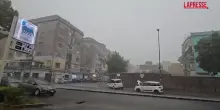 Napoli, bomba dacqua colpisce la citt&agrave;: strade allagate e traffico in tilt