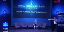 Giornata Nazionale della Psicologia, il robot umanoide sul palco: "Non ho traumi infantili, non sono mai stato un bambino"