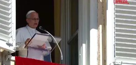 Papa Leone XIV allAngelus: "Nei prossimi giorni mi operer&ograve; per nodulo al polmone"