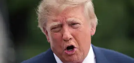 Ucraina, Financial Times: &ldquo;Trump minaccia il blocco di armi a Kiev a causa dei raid sulle raffinerie russe&rdquo;
