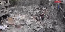 Gaza, gli abitanti tornano nelle loro case dopo il raid israeliano a Deir Al-Balah