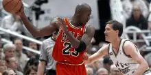 Nba, asta da record: maglia di Michael Jordan venduta per 14 milioni di dollari