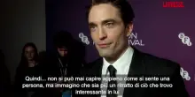 Cinema, Robert Pattinson presenta Primetime: "Penso che Chris Hansen sia affascinante"