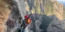 Corsica, la nuova via di arrampicata per le vittime di femminicidio: si chiama &lsquo;Femicide Must End&rsquo;