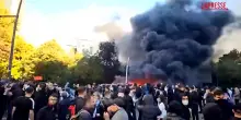 Albania, scontri a Tirana tra manifestanti e polizia: fiamme in strada