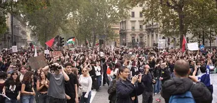 Studenti in piazza in tutta Italia, cortei a Roma e Torino