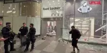 Corteo contro carovita, Milano: assaltato negozio in San Babila