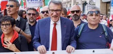 Manifestazione Cgil contro il carovita, Landini annuncia sciopero generale il 20 novembre. Scontri a Milano e Torino
