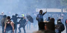 Francia, scontri e caos nelle proteste contro il carovita: migliaia in strada da Parigi a Marsiglia