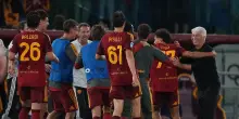 Serie A, la Roma batte il Genoa 2-0 e resta in scia dell&rsquo;Inter