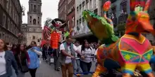 Citt&agrave; del Messico, sfilano gli alebrijes in vista del Giorno dei Morti