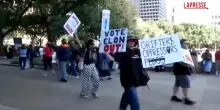 Texas, protesta &lsquo;No Kings&rsquo; a Houston: in migliaia in piazza contro Trump