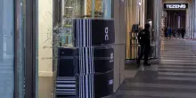 Scontri a Milano, vetrine distrutte e negozi saccheggiati: le foto dei danni