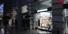 Scontri a Milano, devastato e saccheggiato il negozio Decathlon in piazza Cairoli