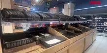 Napoli, scaffali vuoti nei supermercati per la protesta degli autotrasportatori