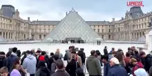 Francia, studenti bloccano gli ingressi del Museo del Louvre
