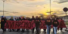 Ex Ilva, a Genova riparte la protesta: operai occupano l&rsquo;aeroporto