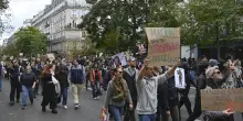 Proteste in Francia, i gilet gialli annunciano nuova mobilitazione per sabato. A Parigi chiuso il Louvre