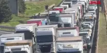 Protesta autotrasportatori, le lunghe code allo svincolo di Caserta Nord sulla A1