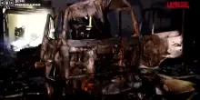 Ucraina, attacco russo a Rivne: i vigili del fuoco lottano con le fiamme