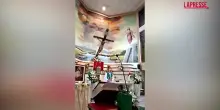 Ecuador, sacerdote muore colpito da una crocifisso durante la messa