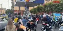 Protesta autotrasportatori, a Napoli pompe a secco: presi dassalto i pochi distributori aperti