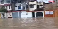 Per&ugrave;, le strade allagate a Piura per le piogge torrenziali: cresce il timore per El Nino