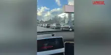 Carburanti, a Napoli coda interminabile davanti a uno dei pochi distributori riforniti
