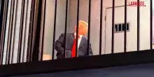 Un finto Trump in gabbia in Iran, l&rsquo;installazione in piazza a Teheran