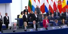 Ue, Premio Sakharov alla Corte penale internazionale: l&rsquo;annuncio di Metsola e l&rsquo;applauso del Parlamento